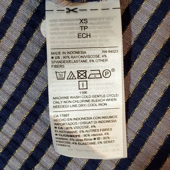 2 Old Navy Ladies Long Sleeve Tees XS - Picture 7 of 8